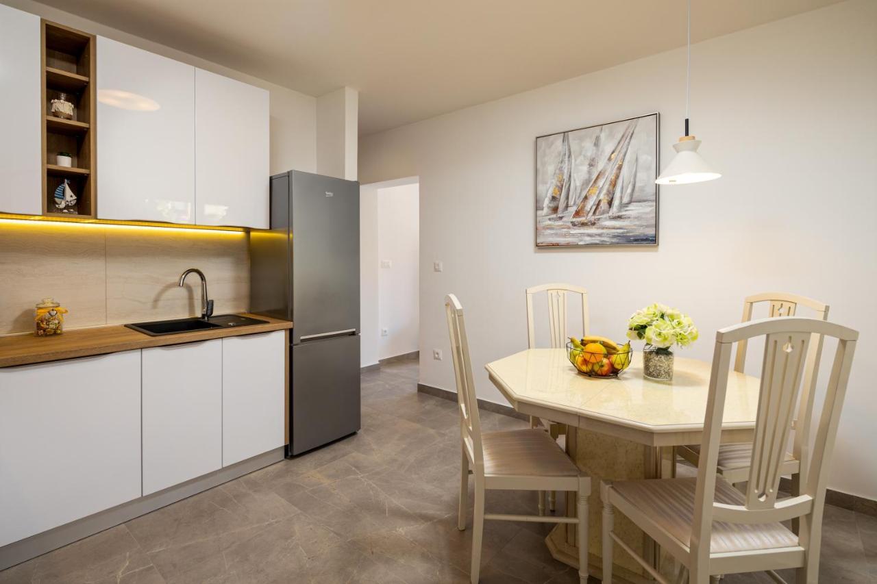 Apartment Navika Омиш Экстерьер фото