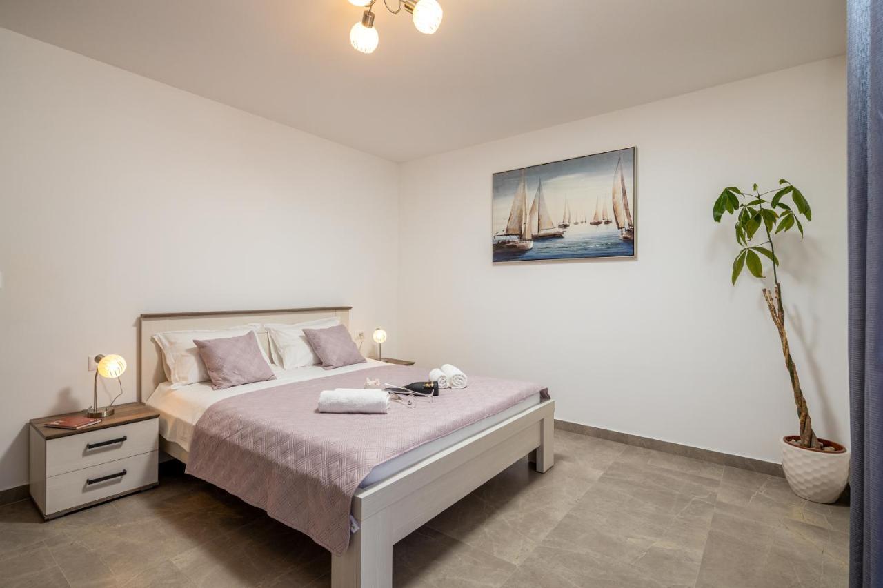 Apartment Navika Омиш Экстерьер фото